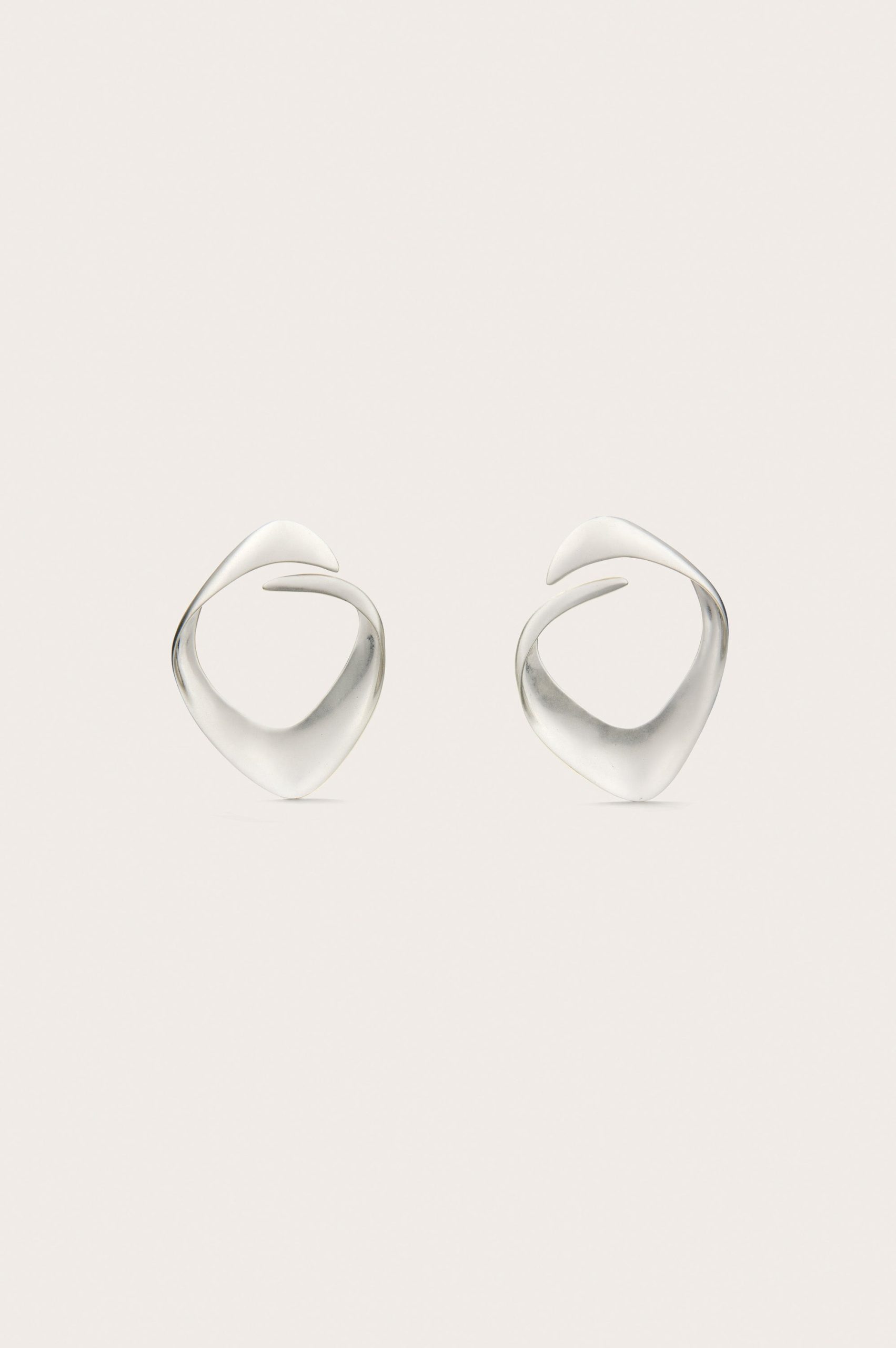 LOLA EARRING