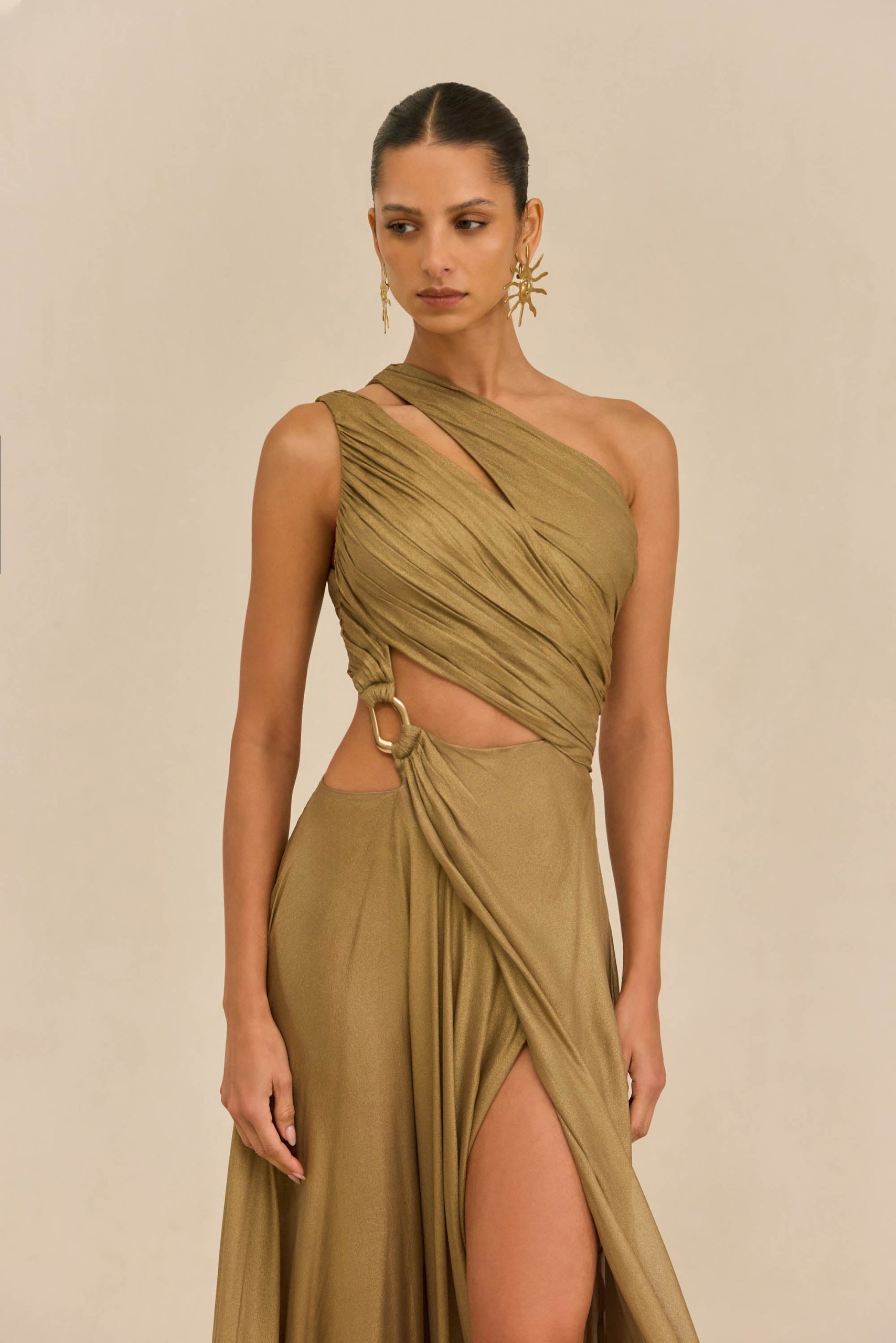 251110_DR_CULT_GAIA_R26_RESHOOTS_20_ZAN_GOWN_GOLD_0014_WEBBED-scaled