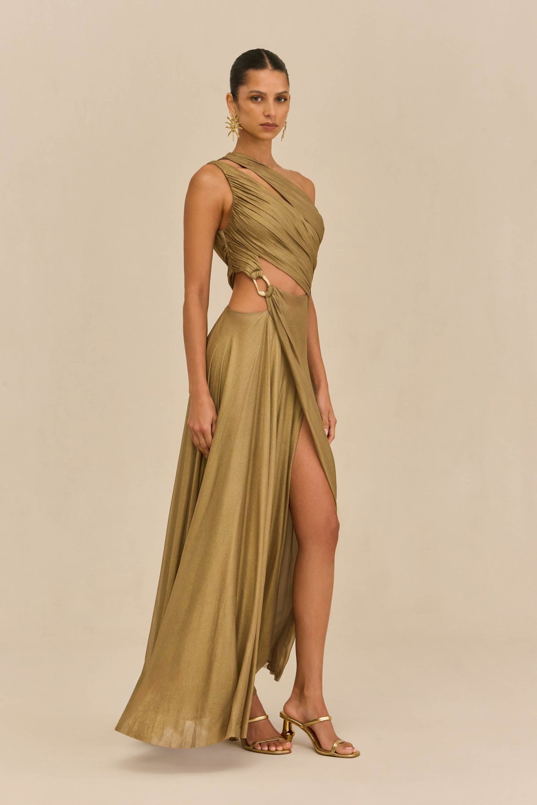 251110_DR_CULT_GAIA_R26_RESHOOTS_20_ZAN_GOWN_GOLD_0021_WEBBED-scaled