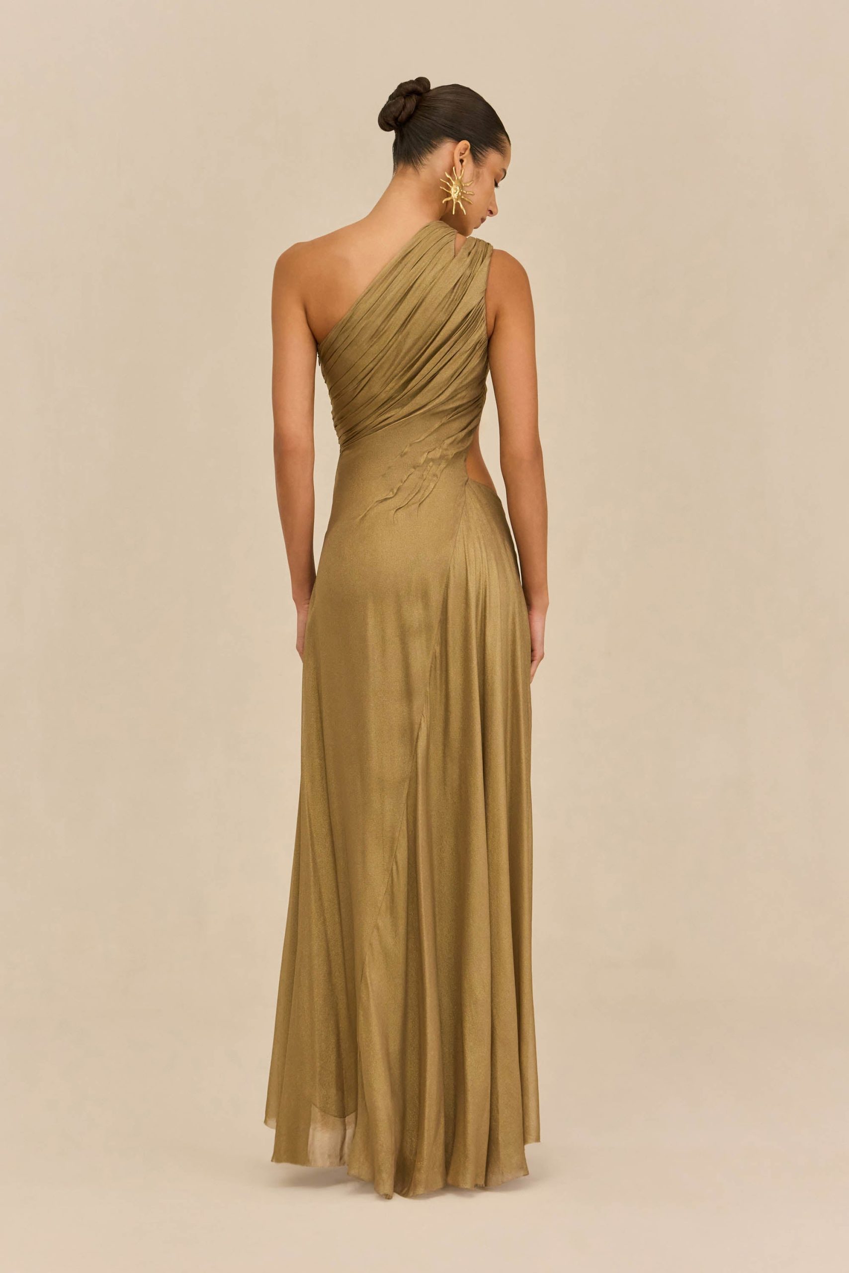 251110_DR_CULT_GAIA_R26_RESHOOTS_20_ZAN_GOWN_GOLD_0027_WEBBED-scaled