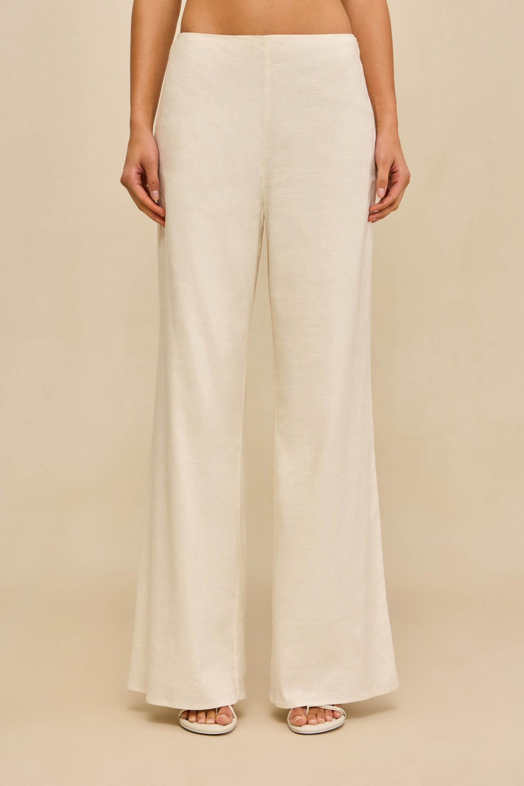 260120_DR_CG_SP_HS26_RESHT_07_KORA_PANT_WHT_0011_WEBBED-scaled