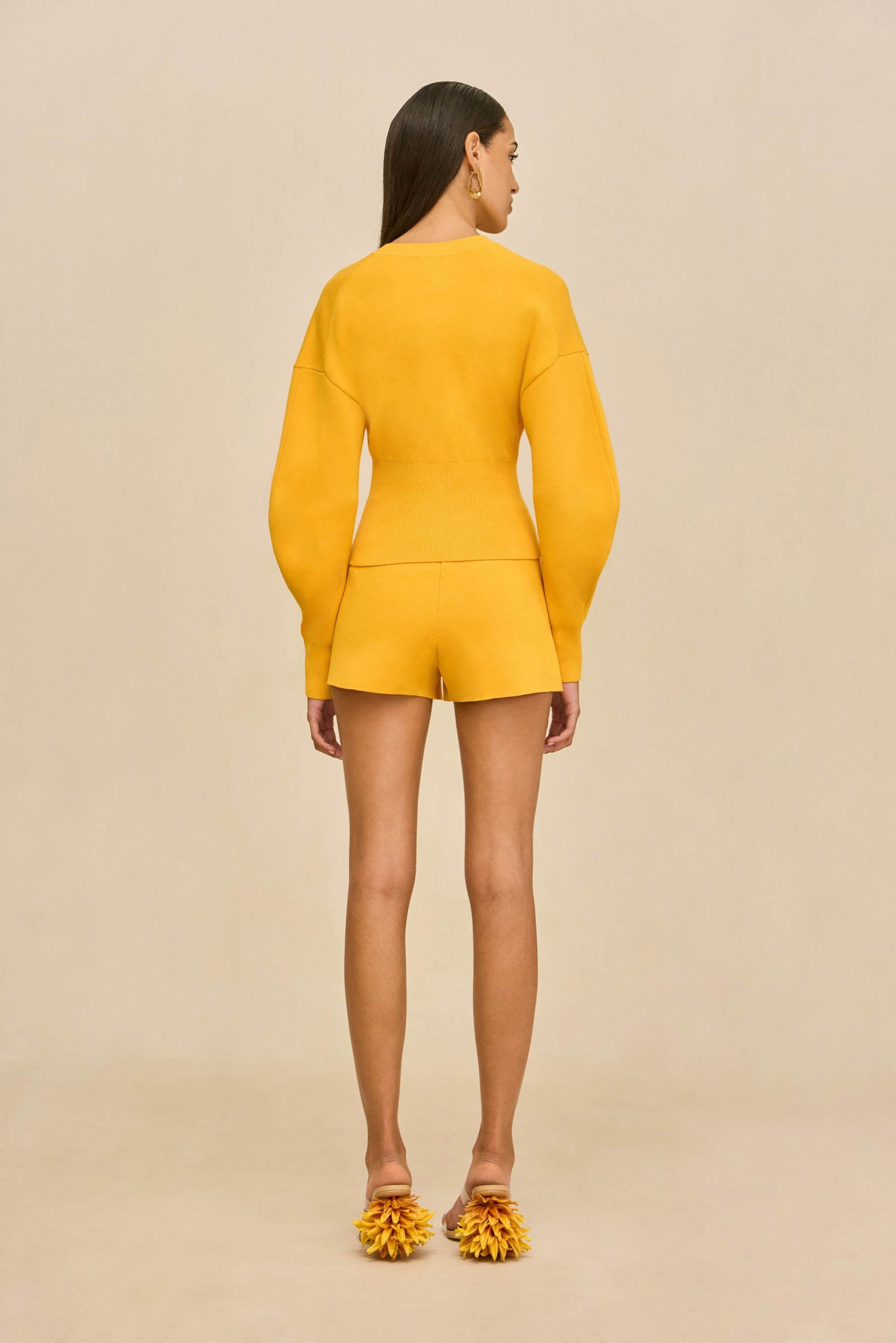 260121_DR_CG_SP_HS26_RESHT_101_MONROE_SWEATER_ACE_SHORT_YLW_0039_WEBBED-scaled