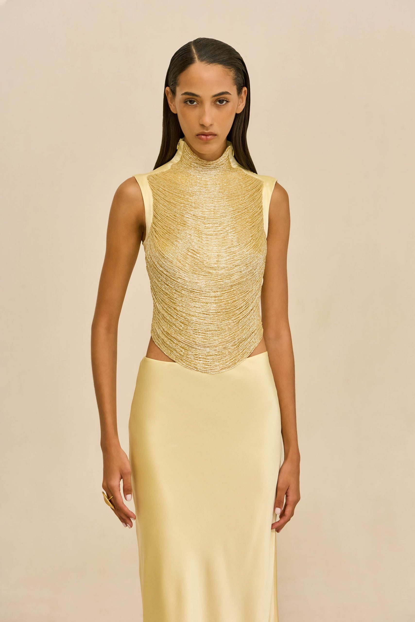260121_DR_CG_SP_HS26_RESHT_113_TARAJI_TOP_CHANTEL_SKIRT_GLD_0007_WEBBED_7b694a74-ae8a-46fc-9b81-e45d311e8ab7-scaled
