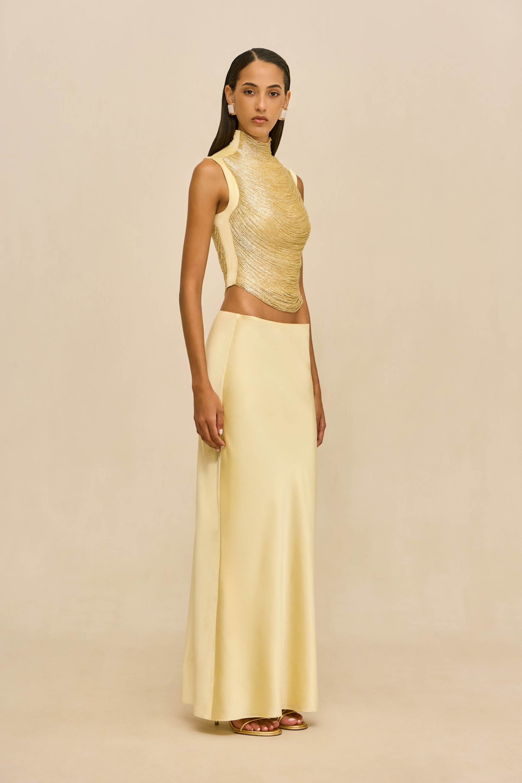 260121_DR_CG_SP_HS26_RESHT_113_TARAJI_TOP_CHANTEL_SKIRT_GLD_0039_WEBBED-scaled