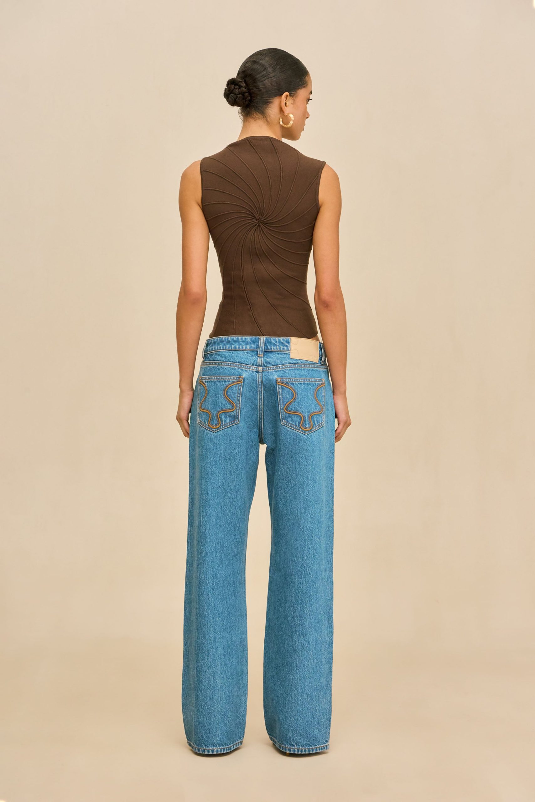 260121_DR_CG_SP_HS26_RESHT_134_MICAH_TOP_BRN_ROSELLA_PANT_BLU_0036_WEBBED-scaled