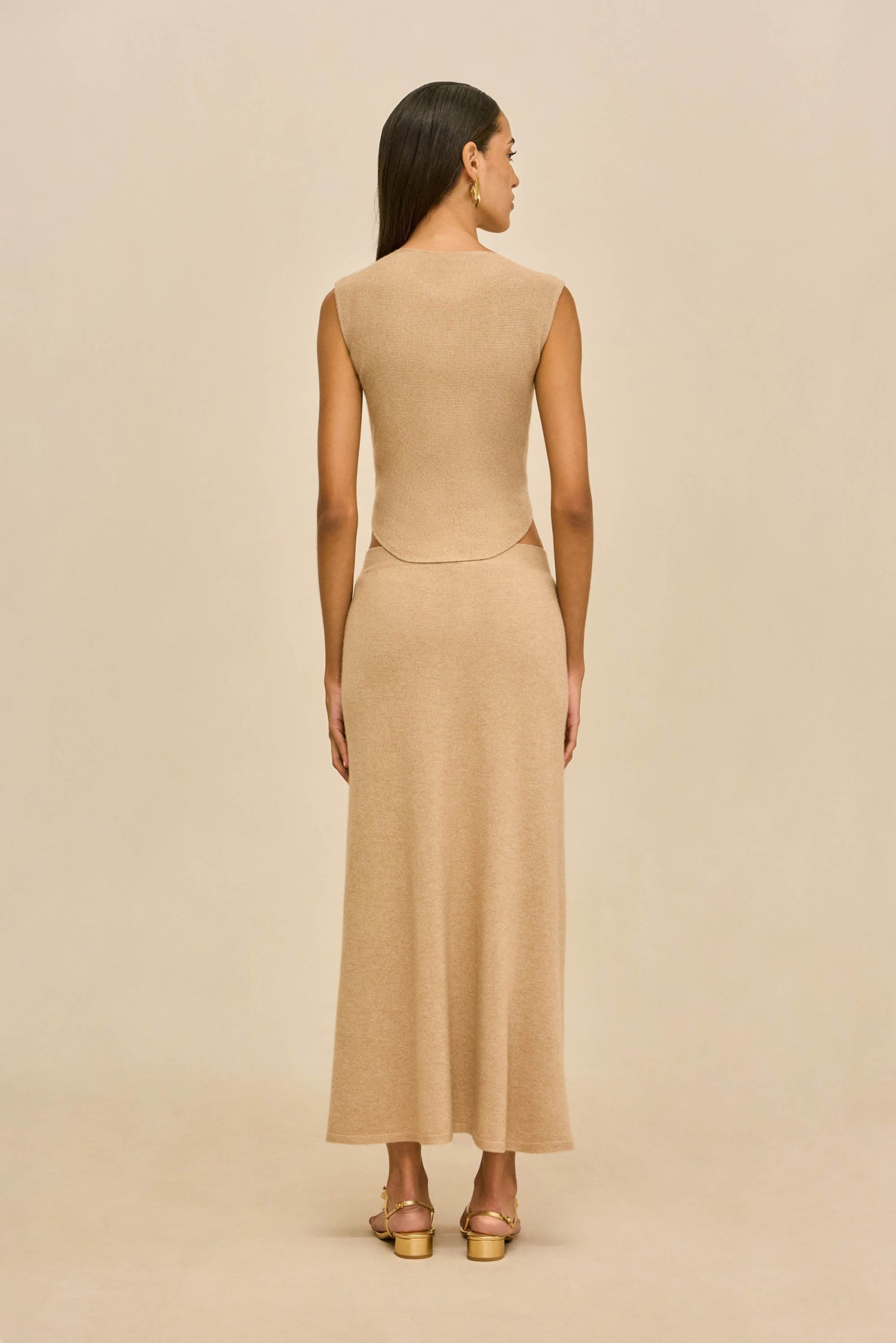 260121_DR_CG_SP_HS26_RESHT_99_ROMMA_TOP_INFINITY_SKIRT_TAN_0042_WEBBED-scaled