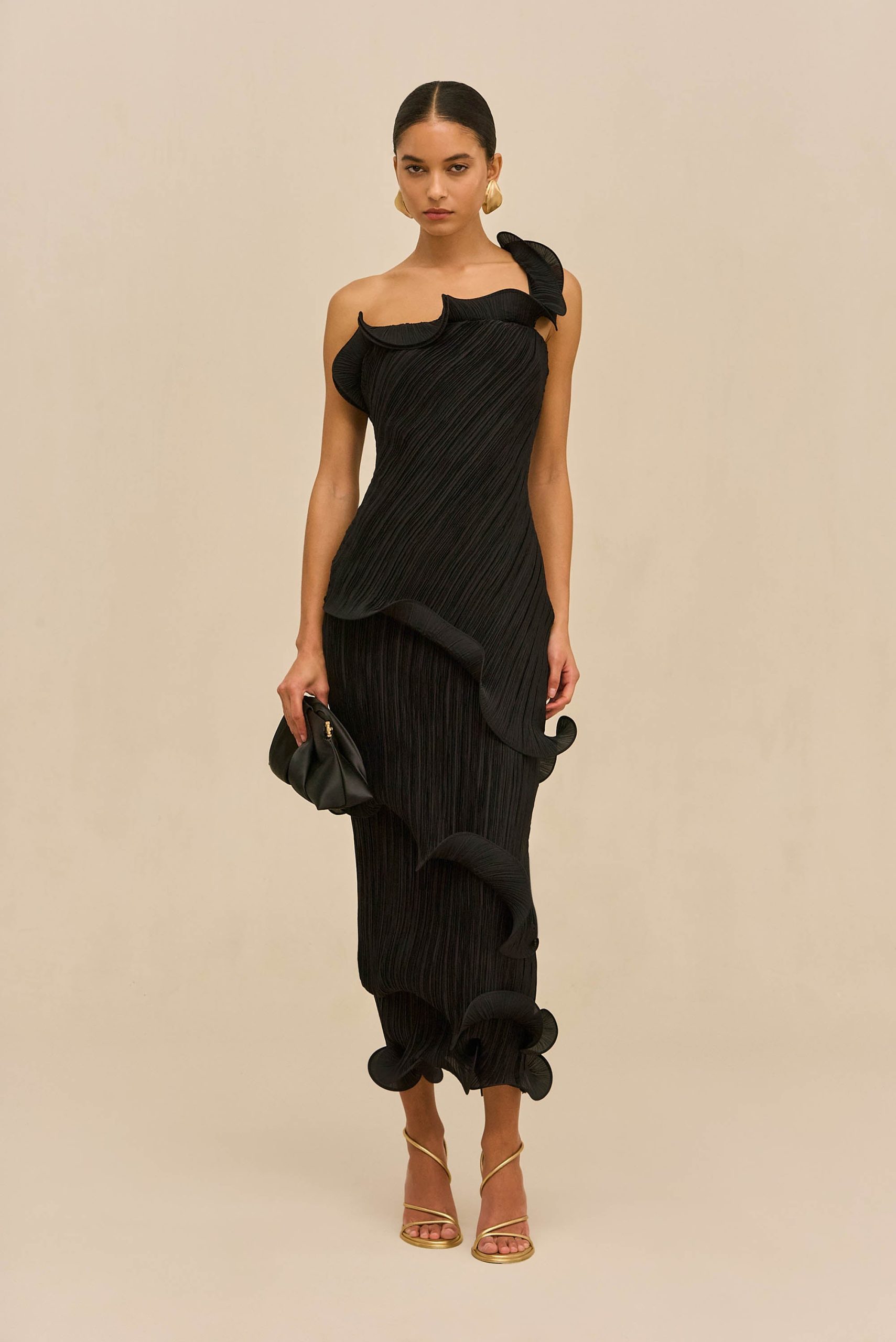 lia251117_DR_CG_PF26_LB_68_PAYTON_GOWN_BLK_0006_WEBBED-scaled